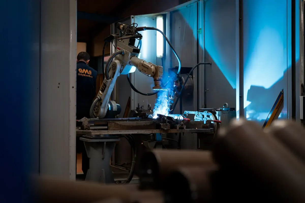 Robotergestützte CNC-Fertigung bei GMS