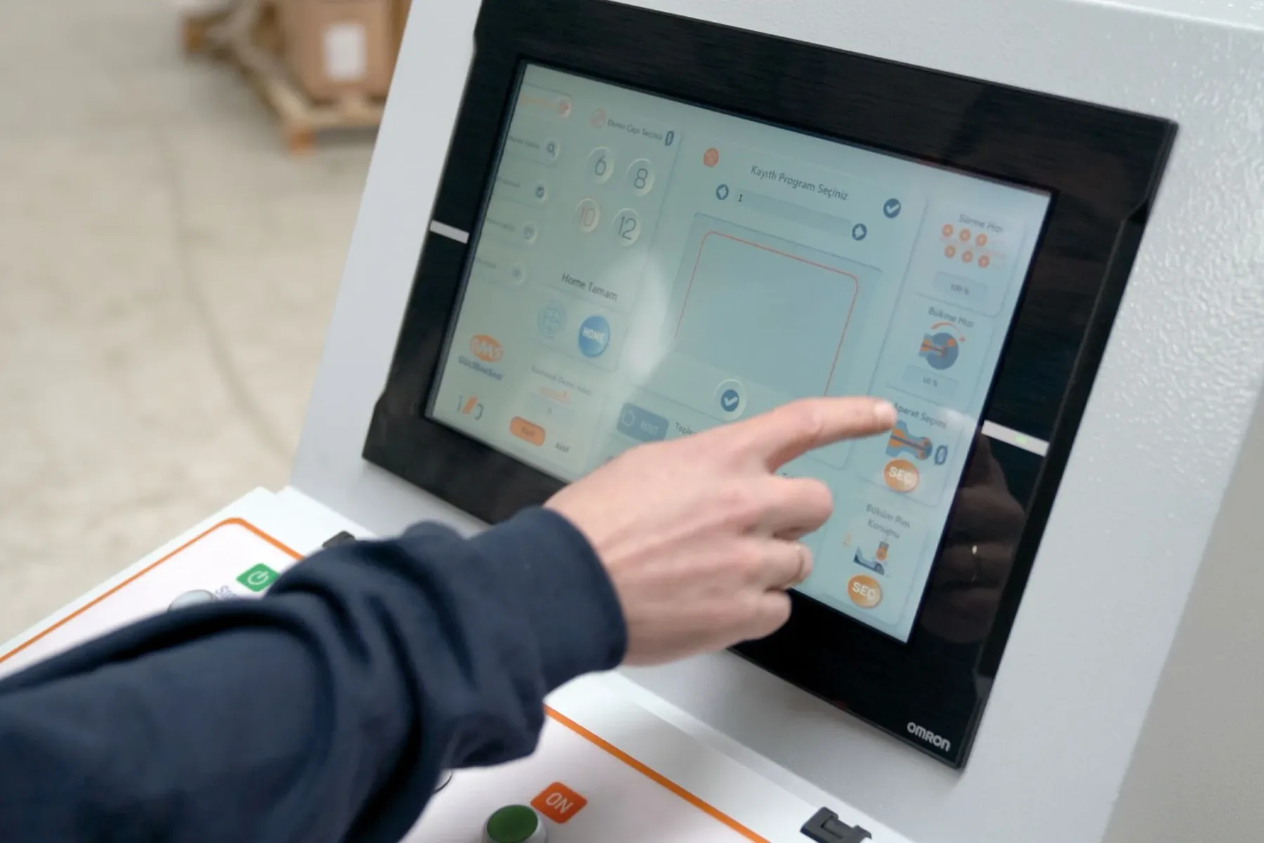 Bedienung der SLS 12 am Touchpanel